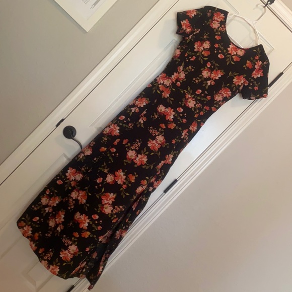 Gorgeous floral maxi dress - Picture 2 of 5